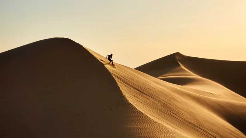 تفسير رؤية اللعب في الرمال أو في الصحراء في الحلم